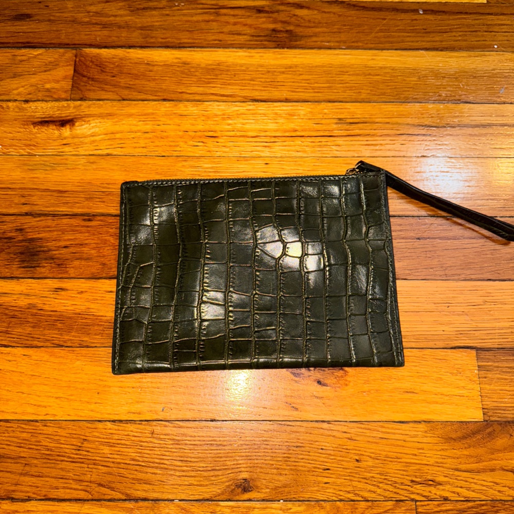 ✨ H&M Croc-Embossed Leather Wristlet – Dark Green ✨